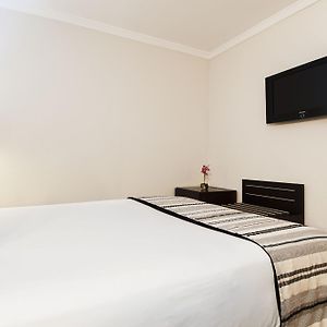 Basic Kamer met een King Size Bed